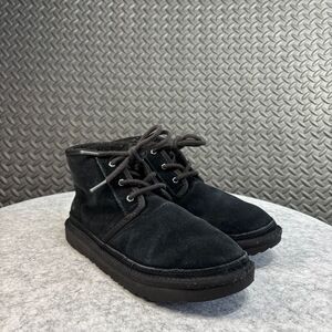 UGG Neumel II Unisex Kid Chukka Boot, Size 6 - Black (1017320K)‎